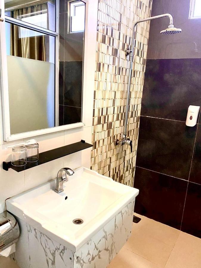 Os Hotel Tanjung Uncang Sagulung المظهر الخارجي الصورة
